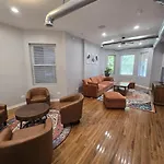 Luxe Loft Vibe With King Suite - 4Br 3Ba