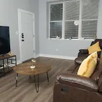 Shared, Spacious Condo Near Uchicago And Obama Center