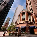 Hilton Magnificent Mile 3*
