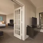 Hilton Magnificent Mile Hotel 3*