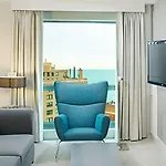 Hilton Magnificent Mile Hotel