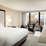 Hotel Doubletree By Hilton Magnificent Mile