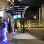 Express - Magnificent Mile By Ihg Hotel 3*