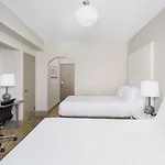 Express - Magnificent Mile By Ihg Hotel 3*