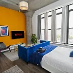 Luxury Studio Apartment With Optional Parking And Gym Access Near Mccormick Place, Chinatown And Soldier Field