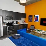 Luxury Studio Apartment With Optional Parking And Gym Access Near Mccormick Place, Chinatown And Soldier Field