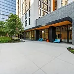 Chic 4-Bedroom With Skyline Views & Amenities