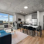 Group-ready 3br Sleek Design & Great Location Chicago