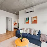 Group-ready 3br Sleek Design & Great Location * Chicago
