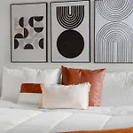 Hotel Group-ready 3br Sleek Design & Great Location *