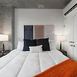 Group-ready 3br Sleek Design & Great Location * Chicago