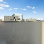 Group-ready 3br Sleek Design & Great Location Hotel