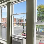 Private Room In Stylish Humboldt Park Retreat