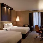 Hyatt Centric Magnificent Mile 4*