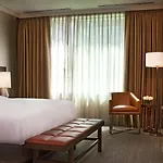 Hyatt Centric Magnificent Mile Hotel 4*
