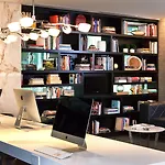 Hyatt Centric Magnificent Mile 4*