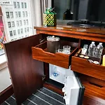 Staypineapple, An Iconic Hotel, The Loop