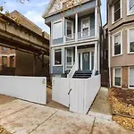 Free Parking Just A 15 Min Walk To Wrigley With Cta