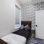 2Br With Onsite Parking And Laundry Just 4 Min To Downtown
