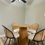 Quiet 1 Bedroom 1 Free Parking High Speed Wi-Fi