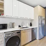 2Br With Soaking Tub Just 10 Min To Downtown