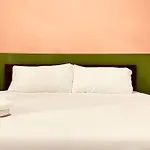 1 Garage Parking Pool Table Up To 1Gb Wifi Speed