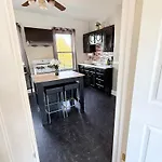 Free Parking! Private Rooftop! 3Bd Near Downtown!