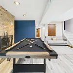 Spacious 4Br Covered Parking Just Steps To Wrigley
