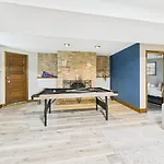 Spacious 4Br Covered Parking Just Steps To Wrigley