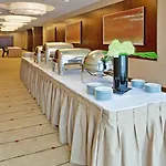 Crowne Plaza - West Loop By Ihg Hotel 3*