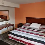 Hotel Skylark