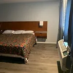 Skylark Hotel 2*