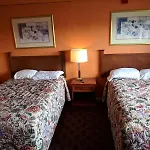 Skylark Hotel 2*