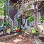 House 5863- Chicago\'S Premier Bed And Breakfast