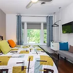 Bed & Breakfast House 5863- Chicago's Premier 4*