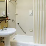 Carlton Midway Motel