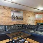 Wrigley - (adults Only) Hostel *