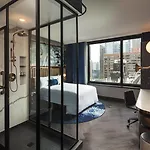 Emc2, Autograph Collection Hotel 4*