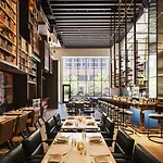 Hotel Emc2, Autograph Collection Chicago