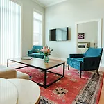 Hotel The 4*