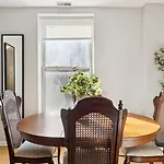 Elegant Escape Minutes From Downtown & Uic