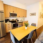 Stylish 4Br Stay-Prime Location - State Rep