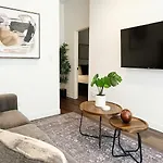 Stylish 4br Stay-prime Location - State Rep