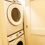 Stylish 4br Stay-prime Location - State Rep *