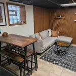 Stylish Garden-Level 2Br: Quiet Neighborhood