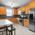 Kenwood Apartments, Downtown Hyde Park