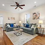 North Center Chicago - Walkable - Transit Accessible - King & Queen Beds