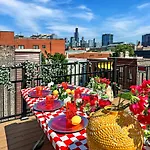 Art Downtown Fulton Market Entire 3 Bedroom Home Sleep10 Private Garage Roof Ev Tesla