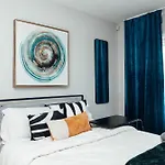 Modern & Spacious Stay By Northwestern Hospital Bronzeville