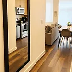 Apartment Stylish 4br Stay-prime Location - State Rep Chicago